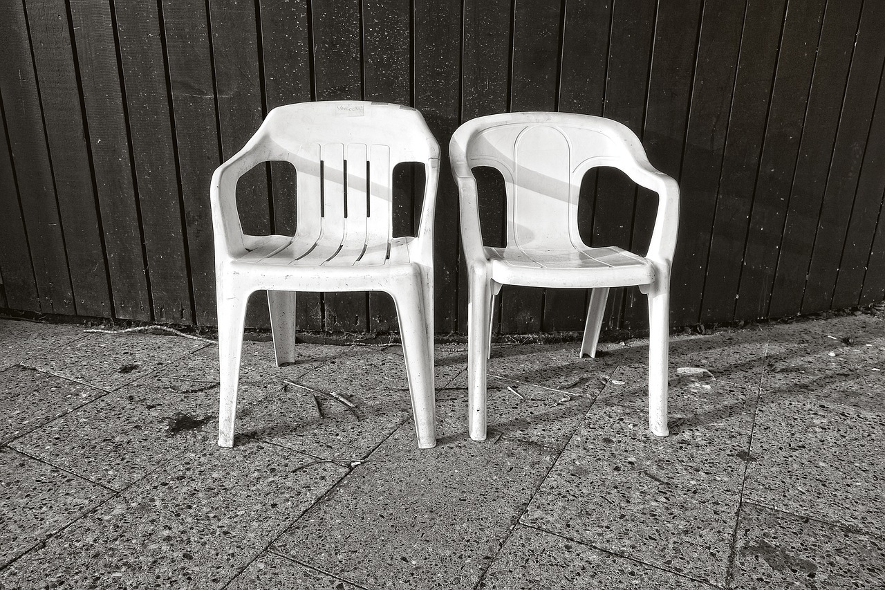 Comment nettoyer des chaises en plastique ?